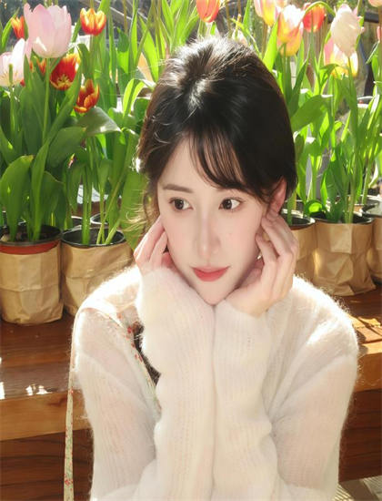 丁香花在线观看播放_高校女老师因高颜值走红_回档1990视频